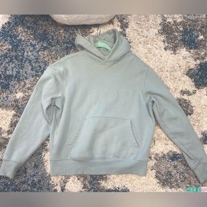 S Old navy men’s sweater. Fits S/M . Very cozy